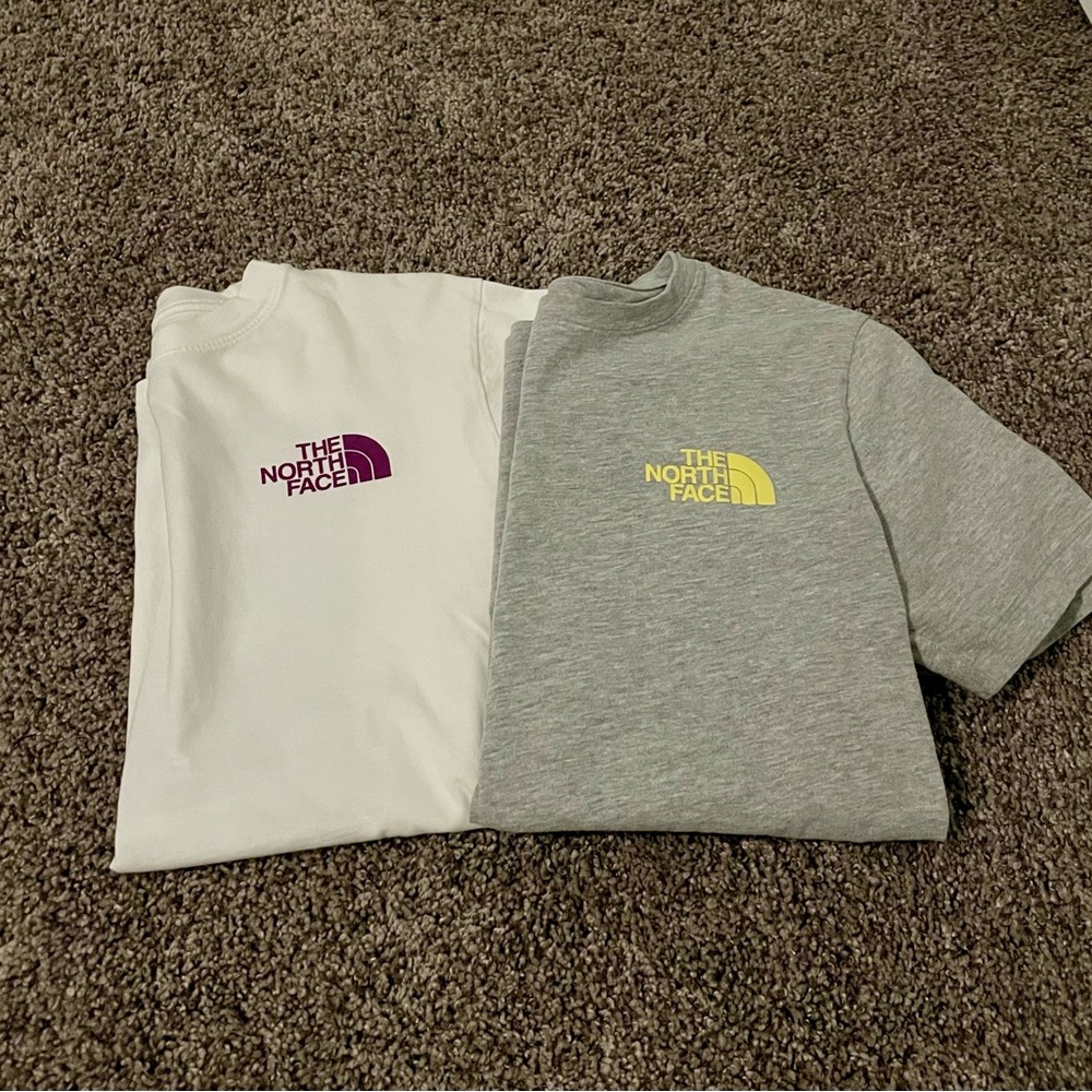 Women’s NorthFace T-Shirts Size Small